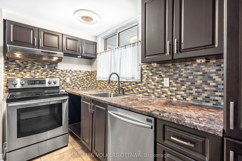 Welcome to this beautifully renovated 2-bedroom main floor condo - photo 14