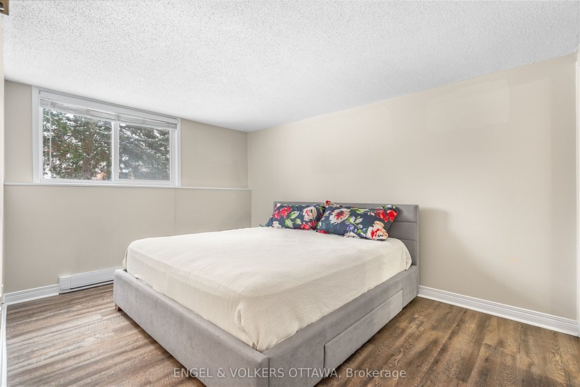 Welcome to this beautifully renovated 2-bedroom main floor condo - photo 16