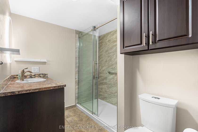 Welcome to this beautifully renovated 2-bedroom main floor condo - photo 18