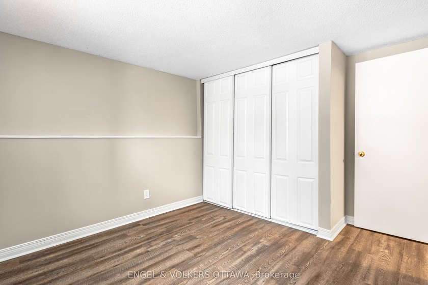 Welcome to this beautifully renovated 2-bedroom main floor condo - photo 21