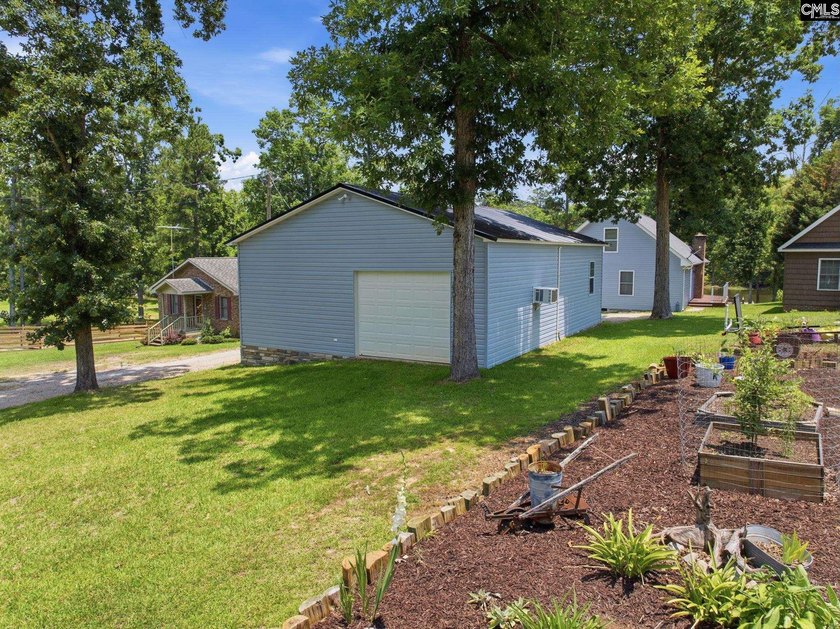 Welcome to Lake Murray! Nestled in an established waterfront - photo 36