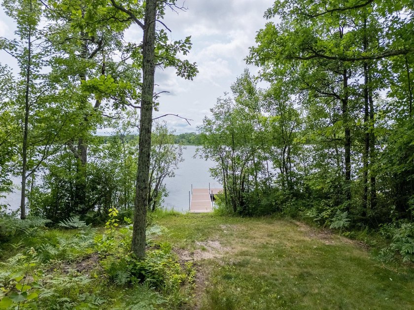 YOUR CHANCE TO STILL ENJOY A SEASONAL LAKESHORE HOME BEFORE - photo 36