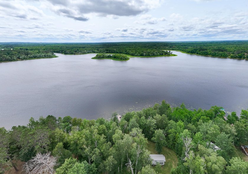 YOUR CHANCE TO STILL ENJOY A SEASONAL LAKESHORE HOME BEFORE - photo 46