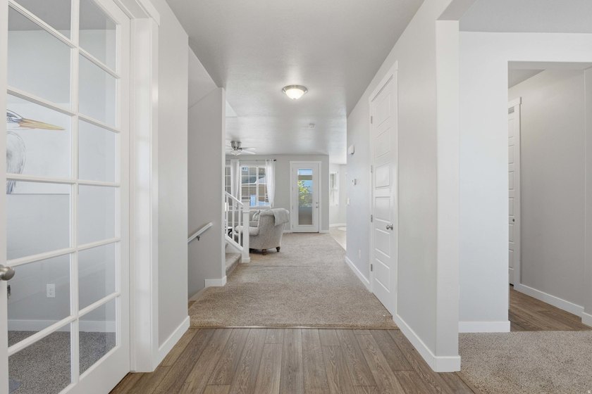 2 STORY UPGRADED IVORY BUILT GEM- Dreamy Great room/kitchen - photo 6