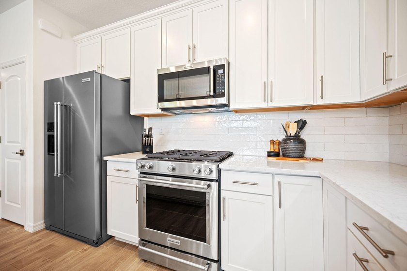 This 2024, like new, Pulte home is located in the uber - photo 13