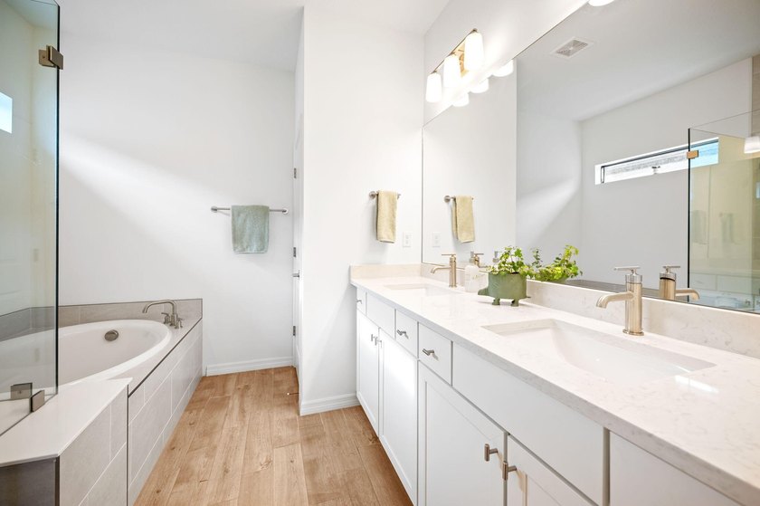 This 2024, like new, Pulte home is located in the uber - photo 18