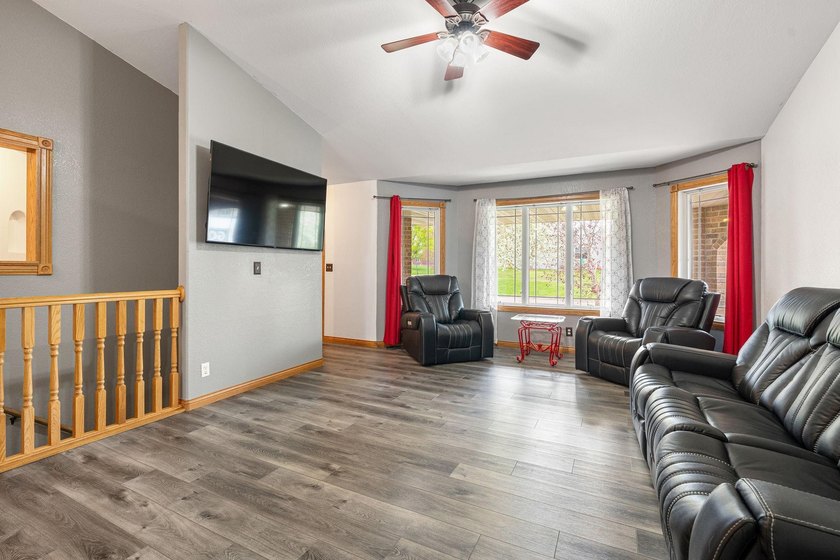 Spacious and versatile, this brick rambler offers nearly 4,000 - photo 5