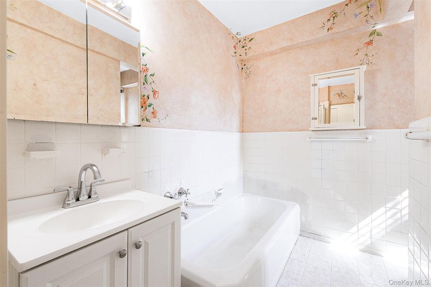 Sun-drenched home with southern exposure and park views. This - photo 25