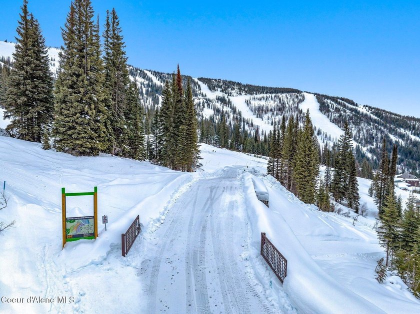Welcome to Crystal View at Schweitzer! A truly unrivaled - photo 5