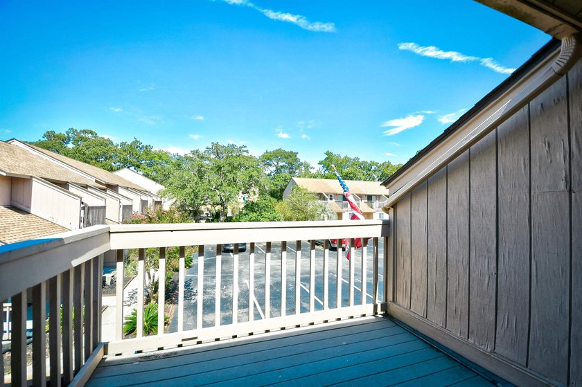 NO HOA, and SHORT TERM RENTAL ALLOWED! Just 2.5 blocks from the - photo 25