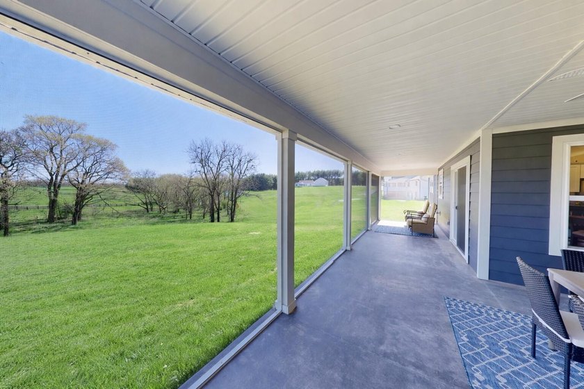 Welcome to luxury lake living in the highly sought-after - photo 31