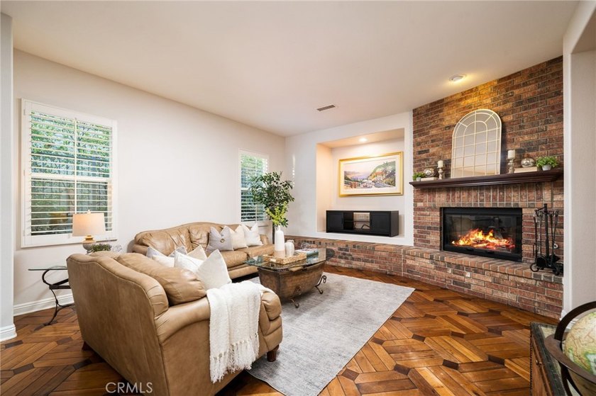 Located in the highly coveted gated community of Oakhart Estates - photo 15