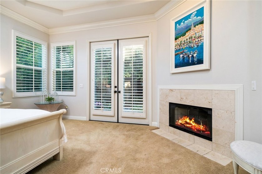 Located in the highly coveted gated community of Oakhart Estates - photo 21