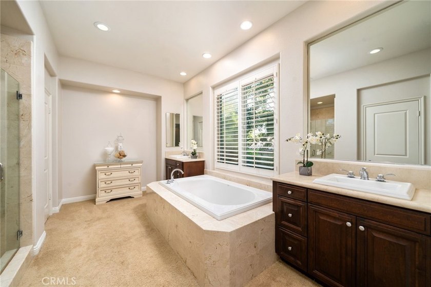 Located in the highly coveted gated community of Oakhart Estates - photo 22