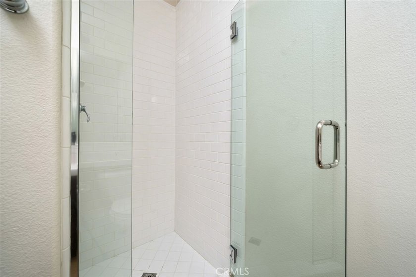 Located in the highly coveted gated community of Oakhart Estates - photo 27