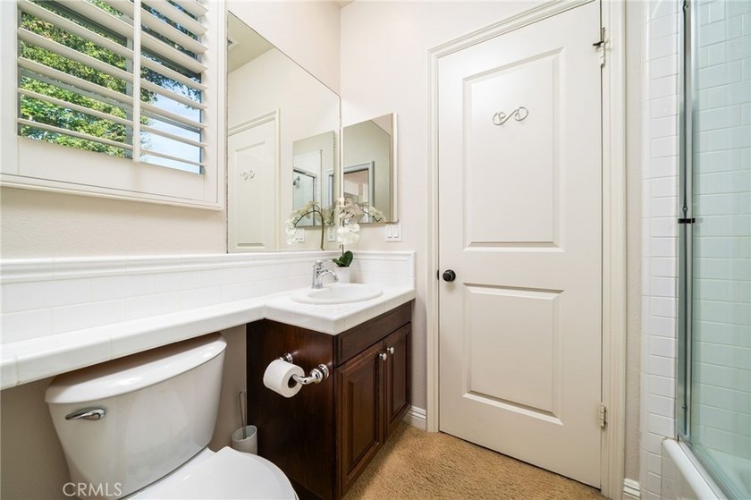 Located in the highly coveted gated community of Oakhart Estates - photo 29