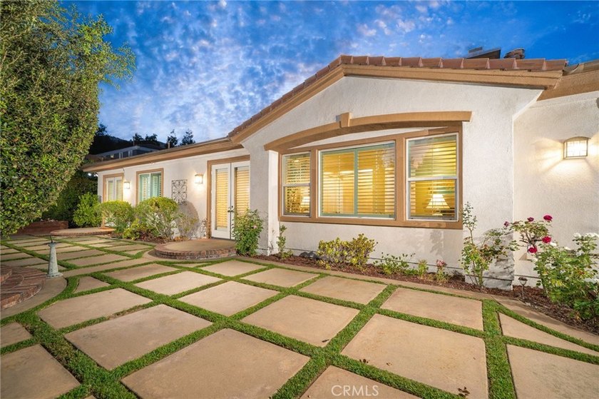 Located in the highly coveted gated community of Oakhart Estates - photo 33