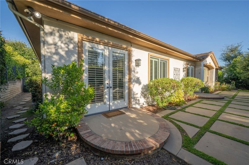 Located in the highly coveted gated community of Oakhart Estates - photo 35