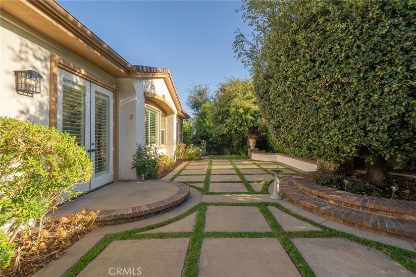 Located in the highly coveted gated community of Oakhart Estates - photo 39
