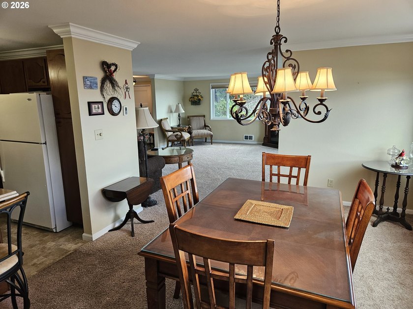 Premier, fully furnished corner unit in ground level Marine - photo 9