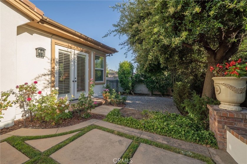 Located in the highly coveted gated community of Oakhart Estates - photo 42