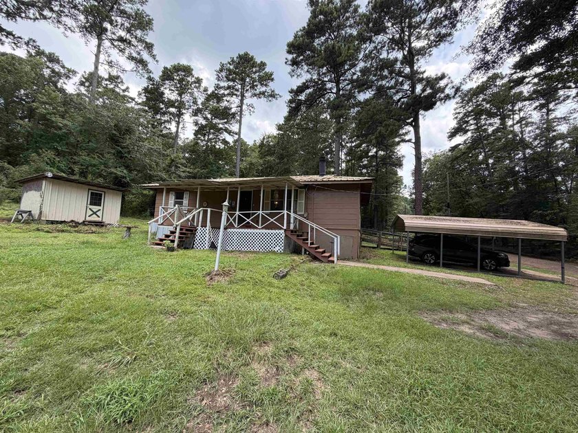 Escape to peaceful East Texas living in this charming 3-bedroom - photo 2