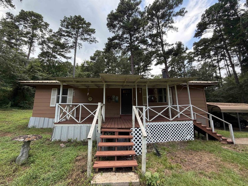 Escape to peaceful East Texas living in this charming 3-bedroom - photo 3