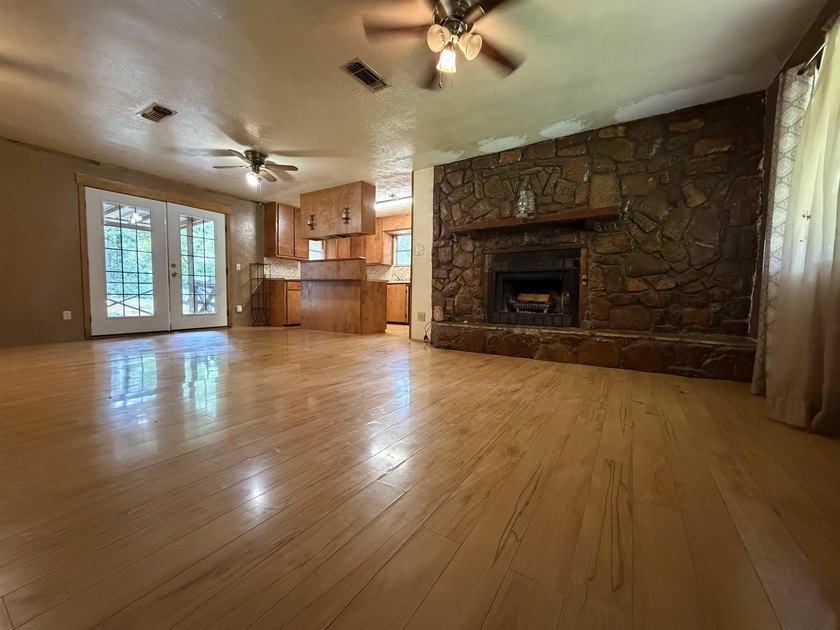 Escape to peaceful East Texas living in this charming 3-bedroom - photo 6