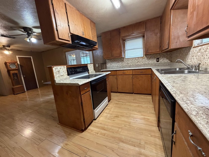 Escape to peaceful East Texas living in this charming 3-bedroom - photo 8
