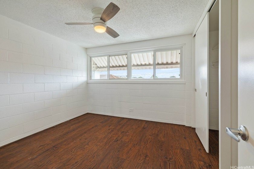 Centrally located 2 bedroom, 1 bathroom apartment with 1 parking - photo 11