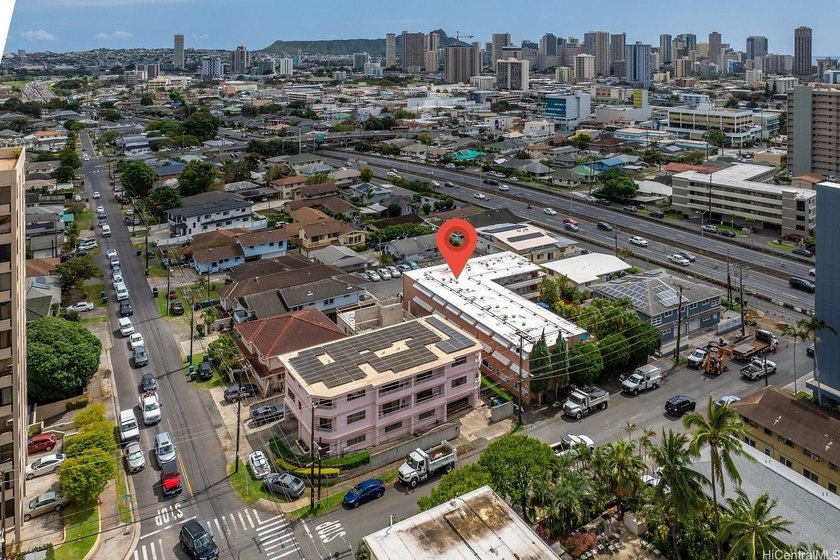 Centrally located 2 bedroom, 1 bathroom apartment with 1 parking - photo 24