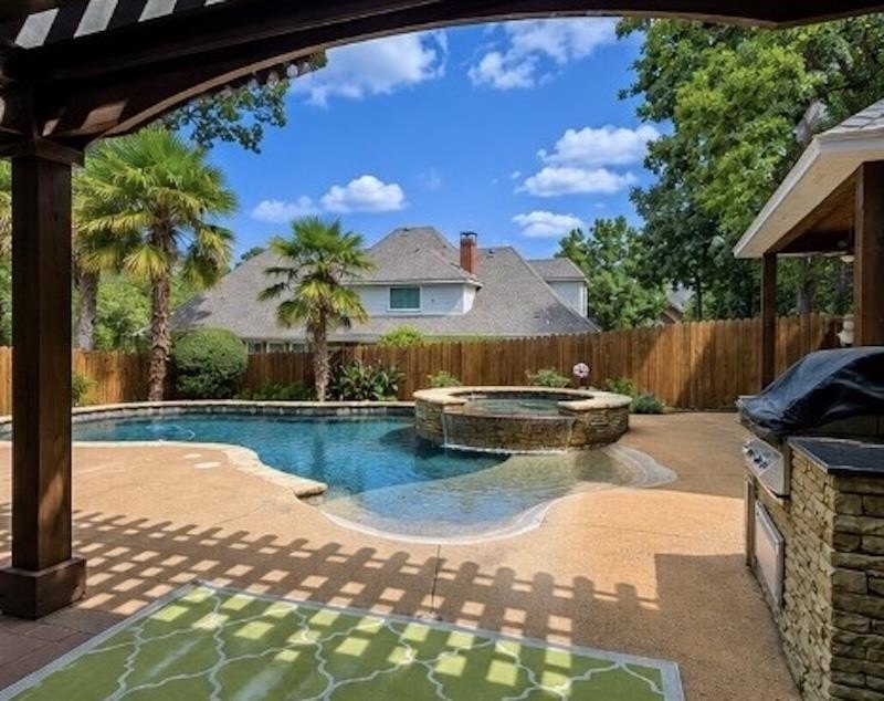Welcome to this beautifully designed home where space, comfort - photo 3