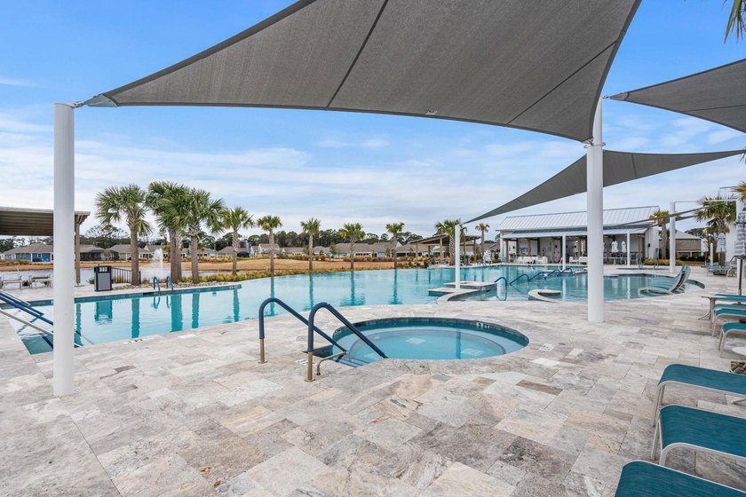 CORNER LOT - POND VIEW HOME - WITH EXTRA PRIVACY. This 2 bed, 2 - photo 20