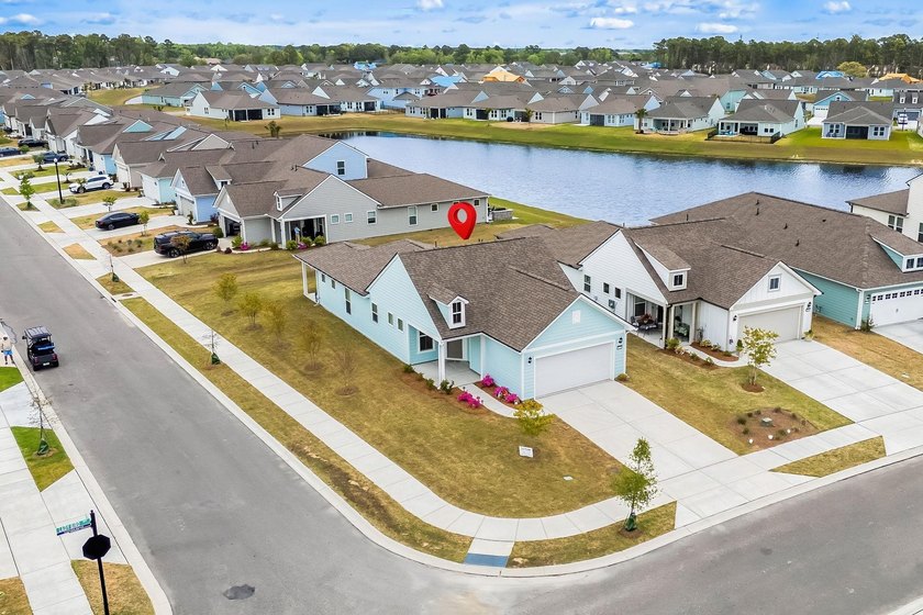 CORNER LOT - POND VIEW HOME - WITH EXTRA PRIVACY. This 2 bed, 2 - photo 24