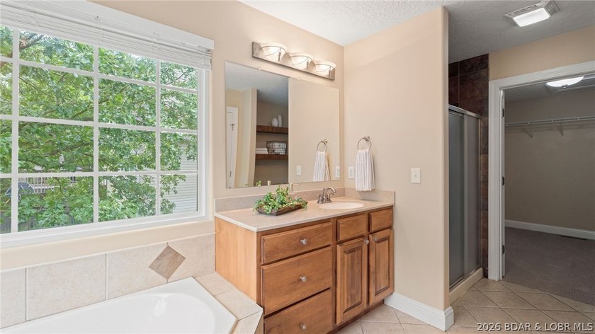 Beautifully maintained 5-bedroom, 3.5-bath home located in the - photo 29