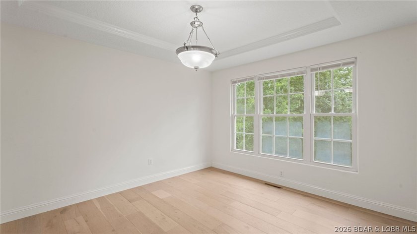 Beautifully maintained 5-bedroom, 3.5-bath home located in the - photo 38