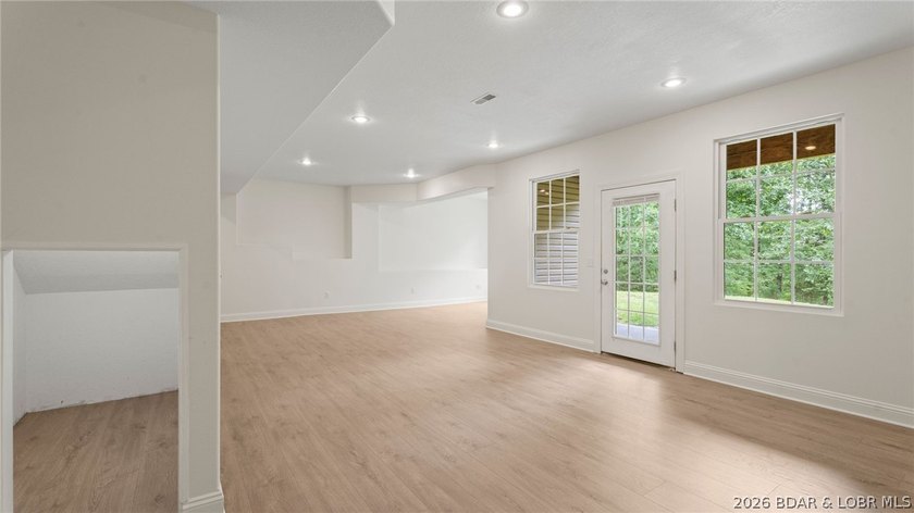 Beautifully maintained 5-bedroom, 3.5-bath home located in the - photo 50