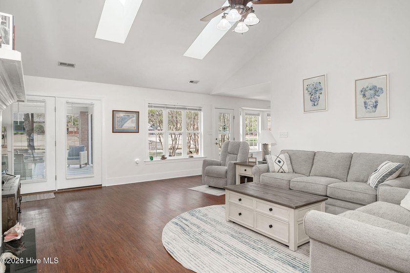 Welcome to 138 Candlewood Drive--where comfort meets effortless - photo 4