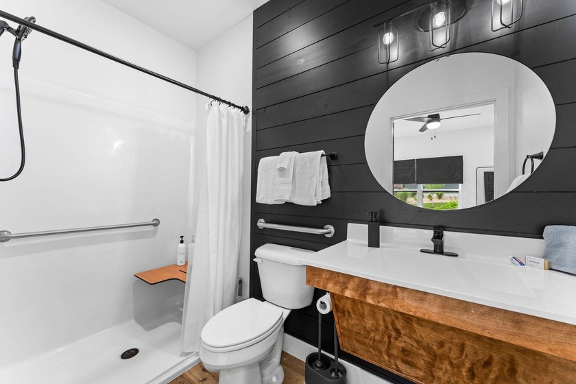 Check out this modern turnkey lake view vacation rental in the - photo 22