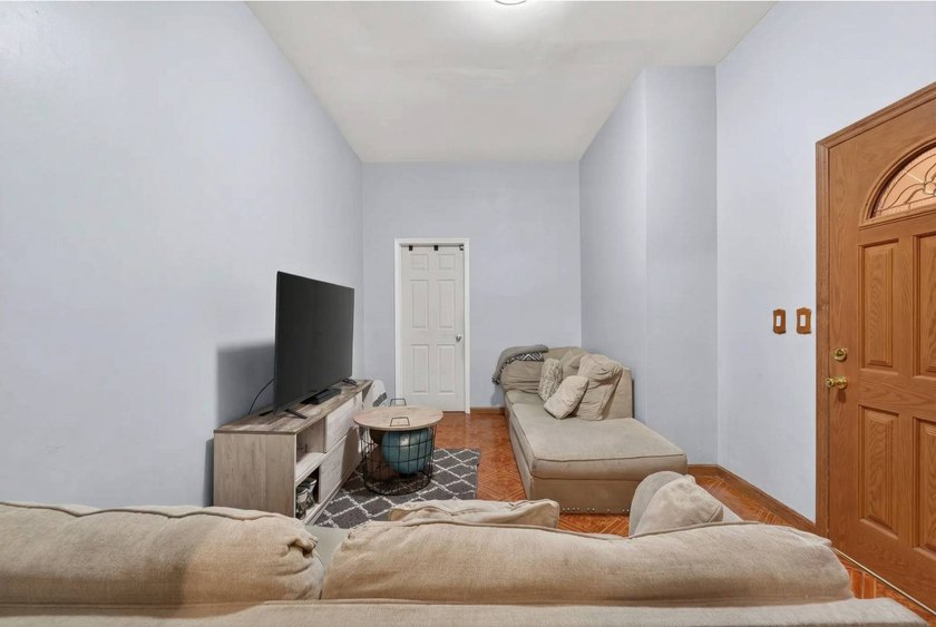 JUST LISTED! 6-UNIT MULTI-FAMILY BUILDING | 12 BEDROOMS, 6 - photo 8