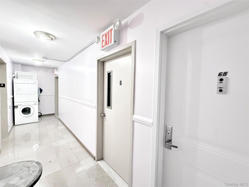 Opportunity in the heart of Brighton Beach! Unit 6B is located - photo 6