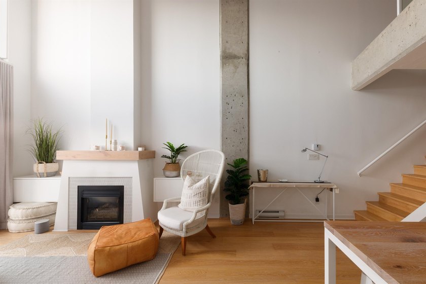 This two-level, 1 bedroom (potential for 2) Gastown loft sits on - photo 14
