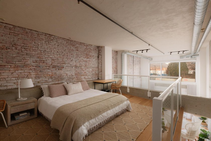 This two-level, 1 bedroom (potential for 2) Gastown loft sits on - photo 16