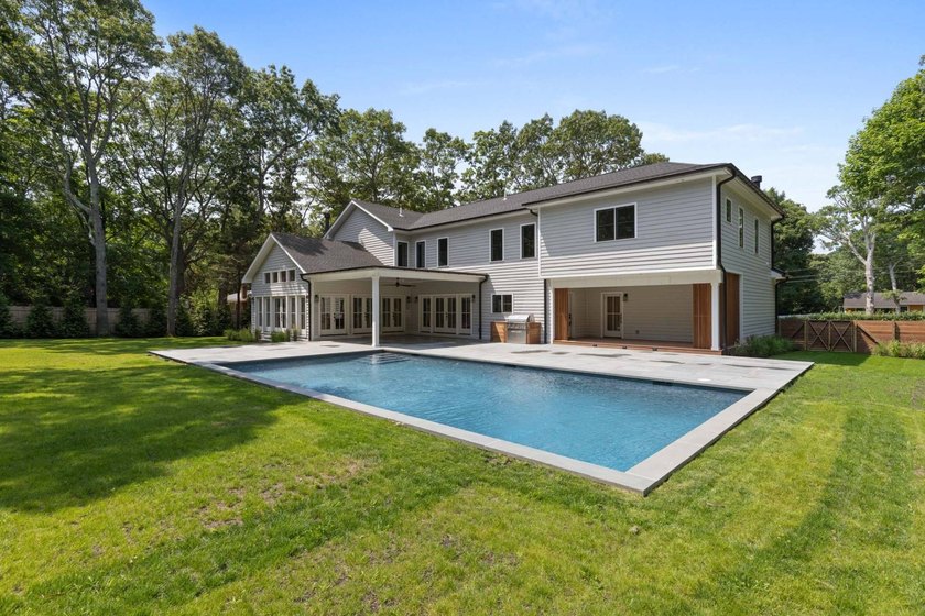 New custom home that blends modern and traditional living - photo 2