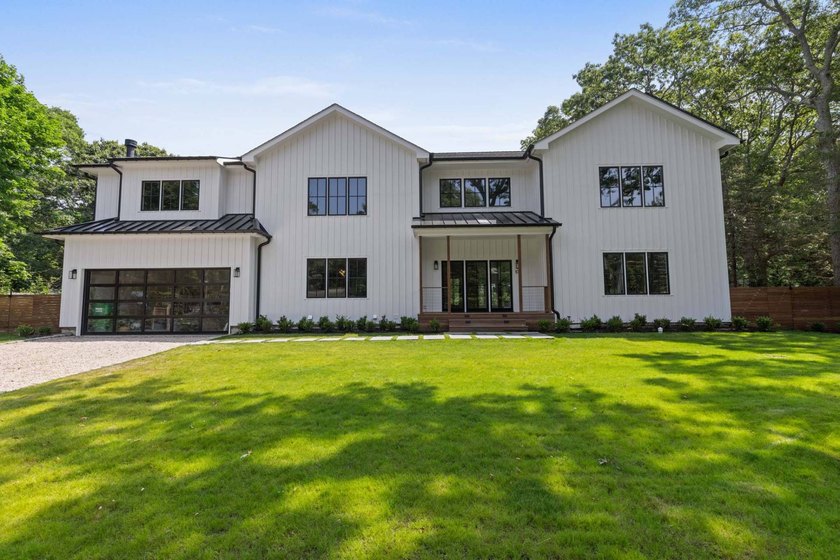 New custom home that blends modern and traditional living - photo 3