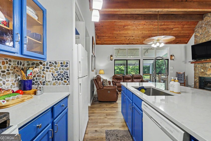 Enjoy true lakefront living at this spacious mountain retreat - photo 16