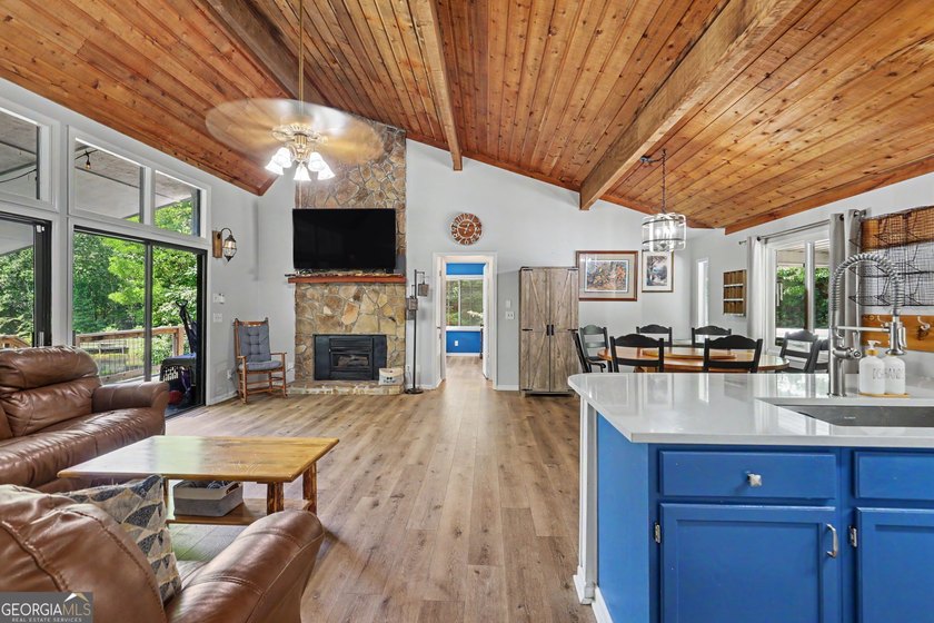 Enjoy true lakefront living at this spacious mountain retreat - photo 18