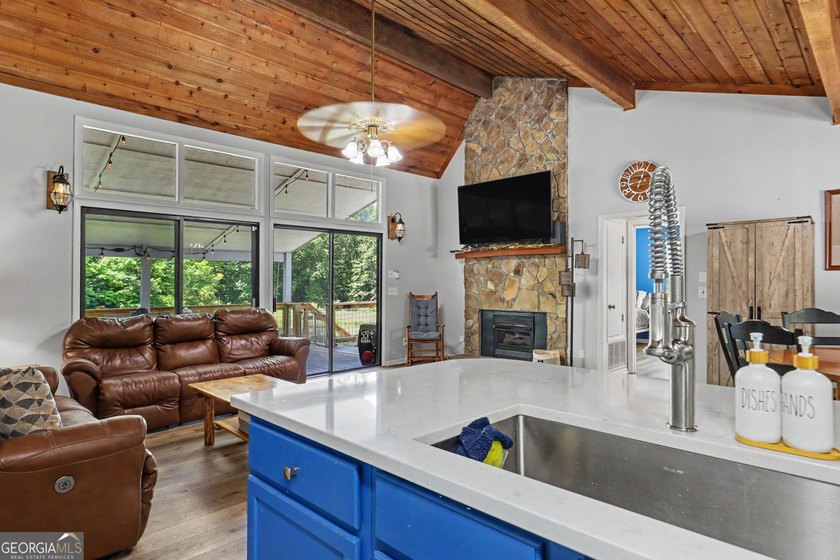 Enjoy true lakefront living at this spacious mountain retreat - photo 19
