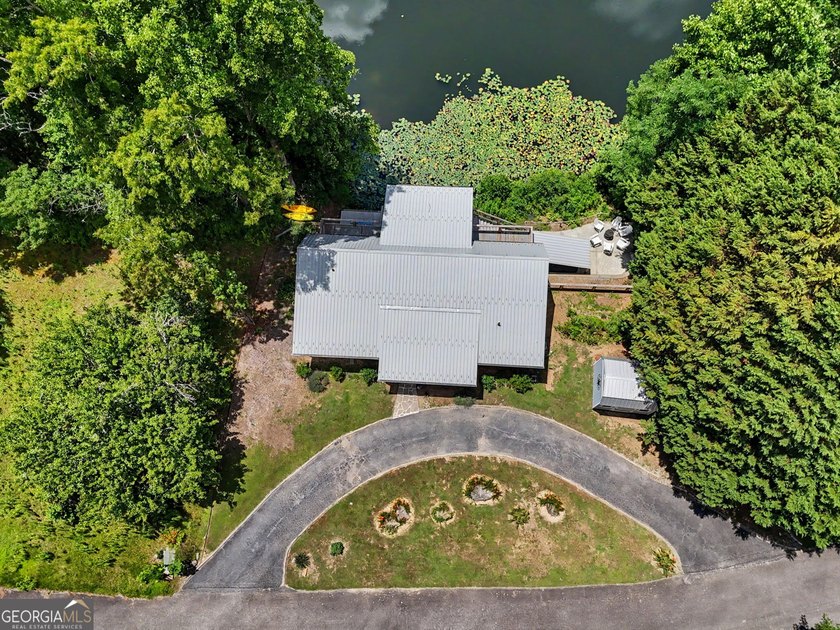 Enjoy true lakefront living at this spacious mountain retreat - photo 48