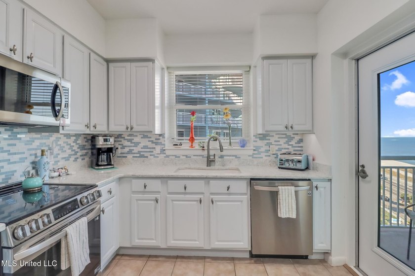 Fantastic Corner Unit at Legacy Condos! This beautiful 10th - photo 11